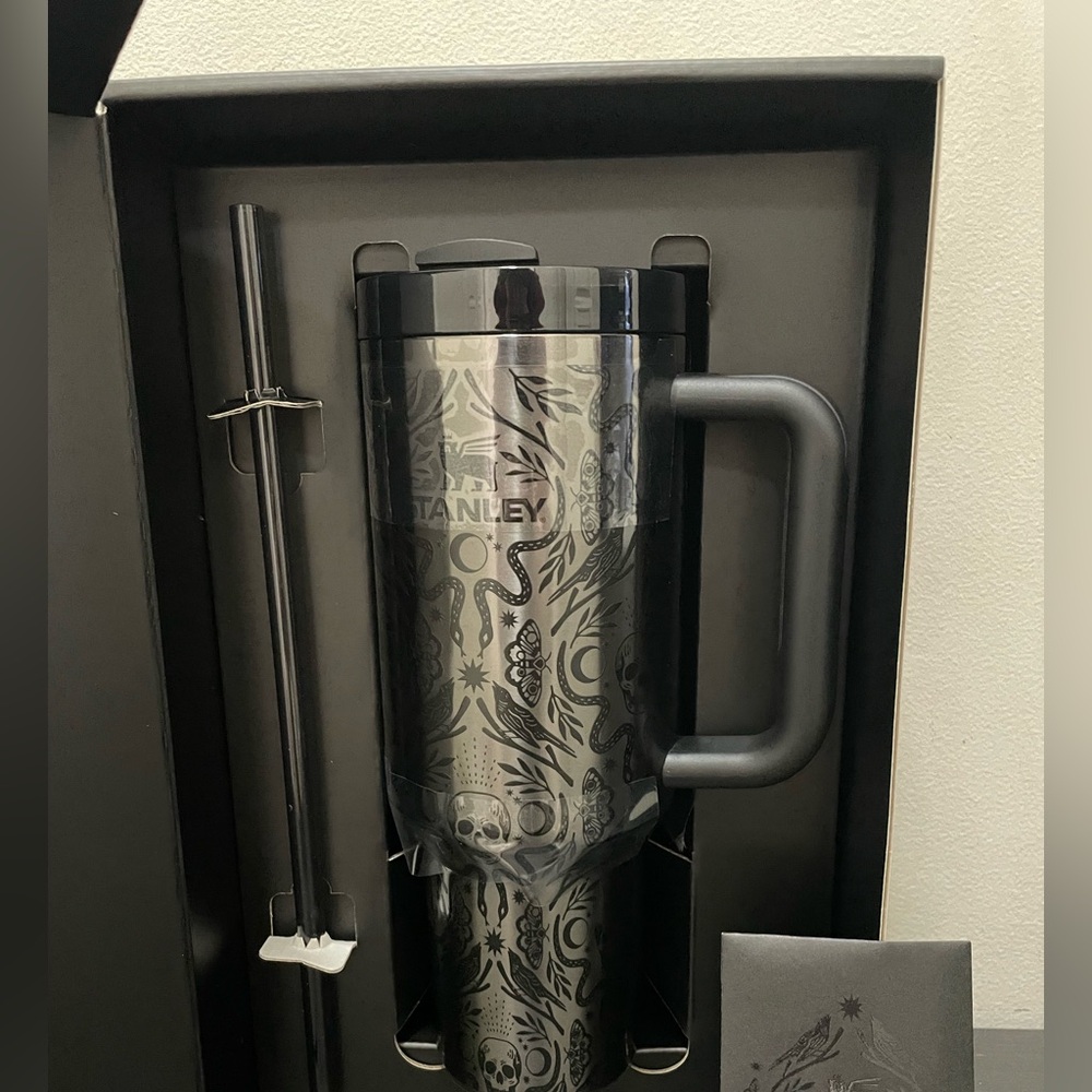 NEW 40oz Stanley Quencher H20 Tumbler - DEADLY DAMASK - Halloween 2025